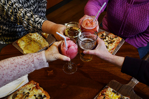 group-toasting2